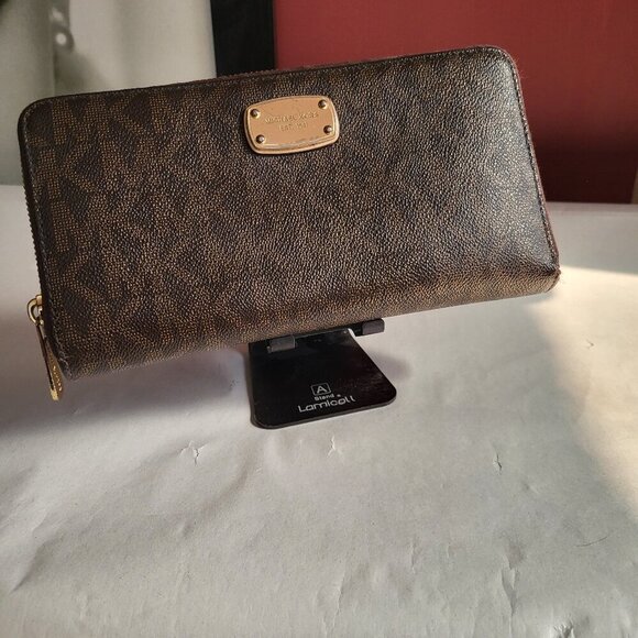 Michael Kors Handbags - MICHAEL KORS JET SET WALLET CLUTCH CLASSIC STYLE